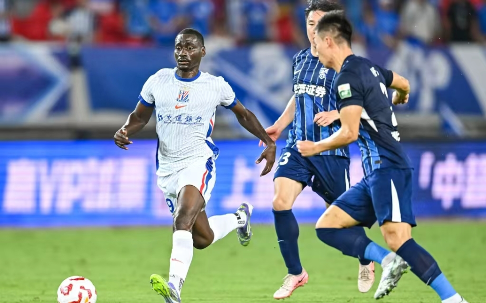 中超形势：争冠3队输球！蓉城1分领跑+国安跌第4，下轮3场焦点战